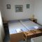 Pokoje Starigrad 14856, Starigrad - Dvoulůžkový pokoj 4 s manželskou postelí a vlastní koupelnou -  