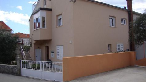 Apartamentos Seget Donji 14885, Seget Donji - Exterior