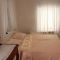 Sobe Makarska 15155, Makarska - Dvokrevetna soba 1 s bračnim krevetom s terasom -  