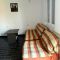 Ferienwohnungen und Zimmer Podaca 15355, Podaca - Apartment 1 mit Balkon -  
