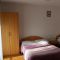 Apartments and rooms Trilj 17873, Trilj - Room a (2+1) -  