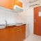 Apartmány a pokoje Trogir 19322, Trogir - Apartmán - studio b (2+1) -  