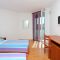 Apartments and rooms Trogir 19322, Trogir - Room a (2+0) -  