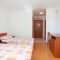 Apartments and rooms Trogir 19322, Trogir - Room b (2+0) -  