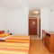 Apartments and rooms Trogir 19322, Trogir - Room d (2+0) -  