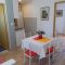 Apartments and rooms Seline 20041, Seline - Apartment c (2+1) -  