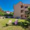 Apartments Malinska 20672, Malinska - Courtyard