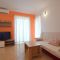 Apartments Gabonjin 21285, Gabonjin - Apartment a (3+2) -  