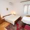 Apartmanok és szobák Stari Grad 2580, Stari Grad - Szoba kétszemélyes ággyal 3 -  saját fürdőszobával -  