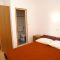 Ferienwohnungen und Zimmer Zavalatica 2882, Zavalatica - Doppelzimmer 7 mit Terrasse -  