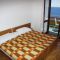 Apartmány a pokoje Milna 2888, Milna (Hvar) - Dvoulůžkový pokoj 3 s manželskou postelí, balkonem a výhledem na moře -  