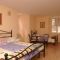 Apartments and rooms Split 3365, Split - Double Room 2 with Extra Bed -  
