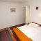 Ferienwohnungen und Zimmer Klenovica 3542, Klenovica - Doppelzimmer 2 mit eigenem Bad -  