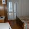 Pokoje Brela 3726, Brela - Dvoulůžkový pokoj 1 s manželskou postelí, terasou a výhledem na moře -  