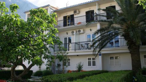 Apartamentos y habitaciones Baška Voda 3736, Baška Voda - Exterior