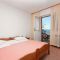 Apartmány a pokoje Brela 3760, Brela - Dvoulůžkový pokoj 1 s manželskou postelí a balkónem -  