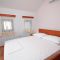 Apartmány a pokoje Rogoznica 4058, Rogoznica - Dvoulůžkový pokoj 1 s manželskou postelí a vlastní koupelnou -  