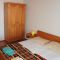 Pokoje Jakišnica 4159, Jakišnica - Dvoulůžkový pokoj 5 s manželskou postelí, terasou a výhledem na moře -  