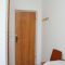 Pokoje Orebić 4569, Orebić - Dvoulůžkový pokoj 2 s manželskou postelí, balkonem a výhledem na moře -  