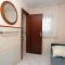 Apartamentos y habitaciones Duće 4634, Duće - Habitación individual 1 con baño privado -  