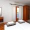 Pokoje Mlini 4766, Mlini - Dvoulůžkový pokoj 1 s manželskou postelí, balkonem a výhledem na moře -  