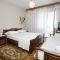 Pokoje Makarska 5153, Makarska - Dvoulůžkový pokoj 3 s manželskou postelí a balkónem -  