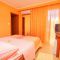 Apartmány a pokoje Baška 5340, Baška - Dvoulůžkový pokoj 2 s manželskou postelí a balkónem -  