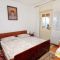 Pokoje Novi Vinodolski 5461, Novi Vinodolski - Dvoulůžkový pokoj 1 s manželskou postelí, balkonem a výhledem na moře -  
