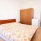 Apartmány a pokoje Supetar 5526, Supetar - Dvoulůžkový pokoj 2 s manželskou postelí a balkónem -  