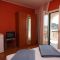 Apartmanok és szobák Tisno 5928, Tisno - Szoba kétszemélyes ággyal 1 -  terasszal és kilátással a tengerre - Szoba