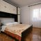 Apartmány a pokoje Novalja 6159, Novalja - Dvoulůžkový pokoj 3 s manželskou postelí a vlastní koupelnou -  