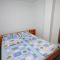 Pokoje Funtana 6327, Funtana - Dvoulůžkový pokoj 2 s manželskou postelí a balkónem -  