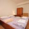 Rooms Cres 6430, Cres - Double Room 3 with Extra Bed -  