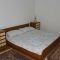 Pokoje Makarska 6548, Makarska - Dvoulůžkový pokoj 4 s manželskou postelí, balkonem a výhledem na moře -  