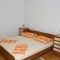 Pokoje Makarska 6548, Makarska - Dvoulůžkový pokoj 5 s manželskou postelí, balkonem a výhledem na moře -  