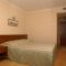 Pokoje Tučepi 6592, Tučepi - Dvoulůžkový pokoj 4 s manželskou postelí, terasou a výhledem na moře -  