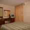 Pokoje Tučepi 6592, Tučepi - Dvoulůžkový pokoj 5 s manželskou postelí a vlastní koupelnou -  