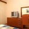 Apartmanok és szobák Seget Vranjica 6613, Seget Vranjica - Szoba kétszemélyes ággyal 5 - erkéllyel és kilátással a tengerre - Szoba