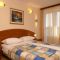 Ferienwohnungen und Zimmer Seget Vranjica 6614, Seget Vranjica - Doppelzimmer 3 mit Balkon und Meerblick -  