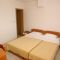 Pokoje Žuljana 6633, Žuljana - Dvoulůžkový pokoj 4 s manželskou postelí, terasou a výhledem na moře -  