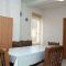 Ferienwohnungen und Zimmer Žuljana , Žuljana - Apartment 2 mit Terrasse - Esszimmer