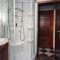 Sobe Trogir 6641, Trogir - Dvokrevetna soba 2 s bračnim krevetom s privatnom kupaonicom -  