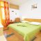 Pokoje Supetar 6679, Supetar - Dvoulůžkový pokoj 1 s manželskou postelí a balkónem -  