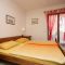 Pokoje Vrsar 6723, Vrsar - Dvoulůžkový pokoj 3 s manželskou postelí, terasou a výhledem na moře -  