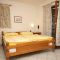 Pokoje Vrsar 6723, Vrsar - Dvoulůžkový pokoj 8 s manželskou postelí a terasou -  