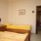 Pokoje Vrsar 6723, Vrsar - Dvoulůžkový pokoj 10 s manželskou postelí a terasou -  