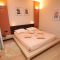 Pokoje Livade 6725, Livade - Dvoulůžkový pokoj 2 s manželskou postelí a vlastní koupelnou -  