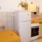 Apartments and rooms Maslinica 6858, Maslinica - Studio 1 with Terrace -  