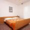 Pokoje Metajna 6970, Metajna - Dvoulůžkový pokoj 3 s manželskou postelí a balkónem -  