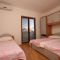 Ferienwohnungen und Zimmer Starigrad 7041, Starigrad - Apartment 3 mit Terrasse und Meerblick -  